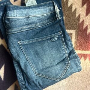 Hollister jeans!! Size 00s, perfect for pre-teens or petite women!!
